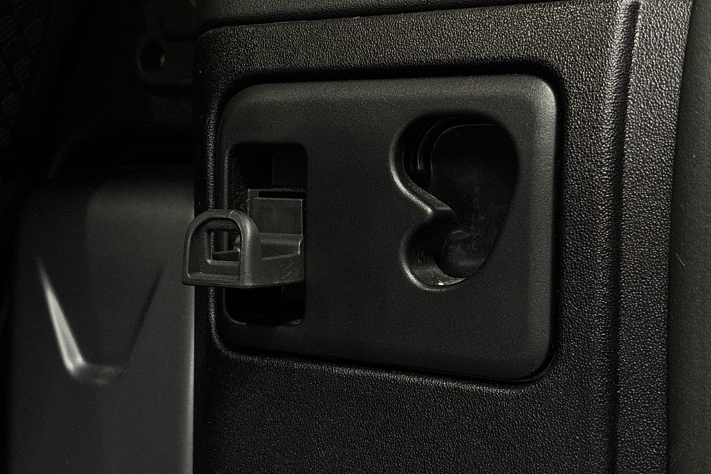 Land Rover Defender 90 X-dynamic Hse Black #26