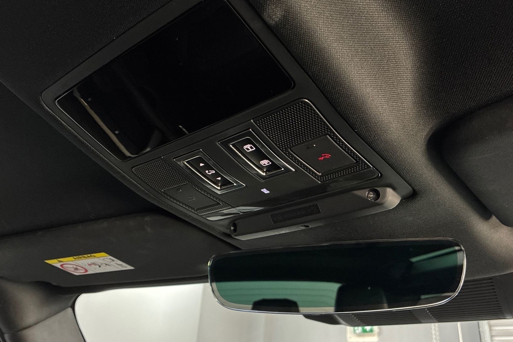 Land Rover Defender 90 X-dynamic Hse Black #23