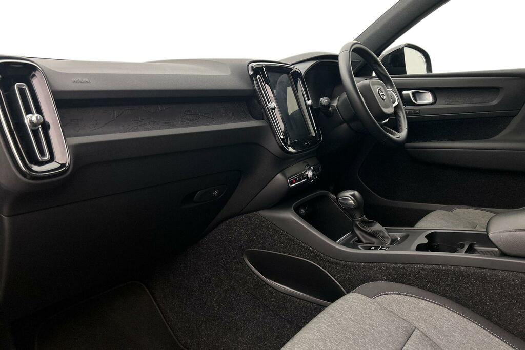 Volvo XC40 Momentum, T3 Black #2