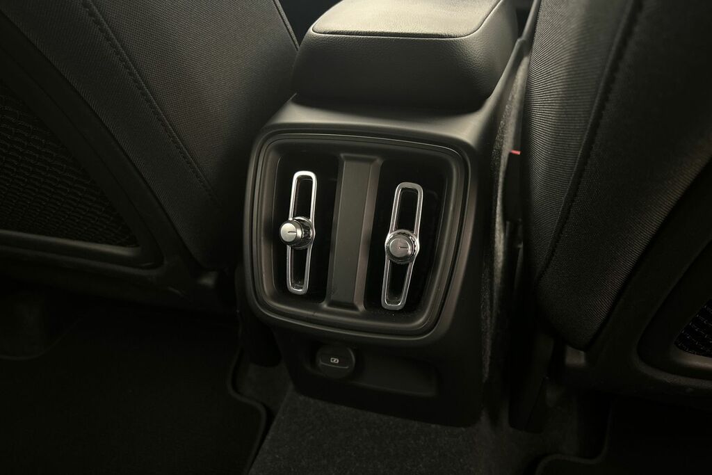 Volvo XC40 B4 P Awd Plus Dark Rear Camera, Heated Seats, A Black #27
