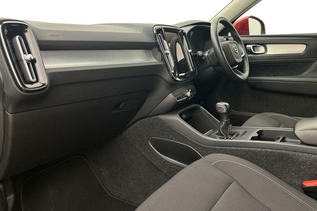 Volvo XC40 Momentum, T3 Red #2