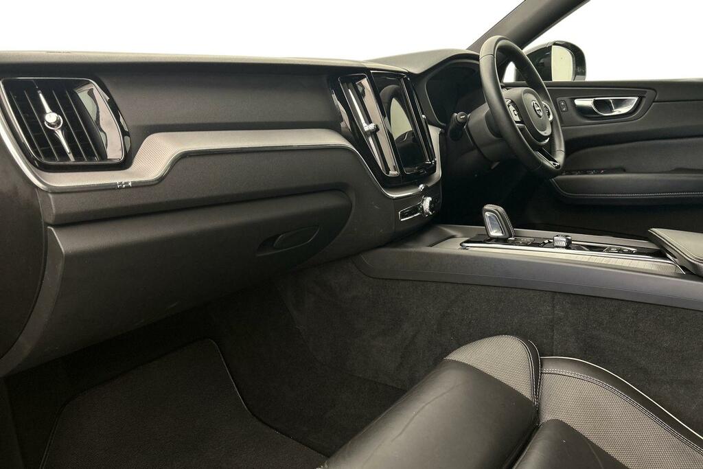 Volvo XC60 R-design, B5 Mild Hybrid Black #2