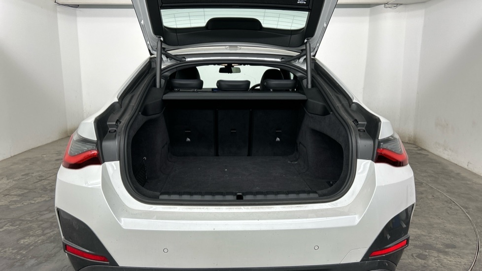 BMW i4 Edrive40 Sport 83.9Kwh 336 Bhp White #13