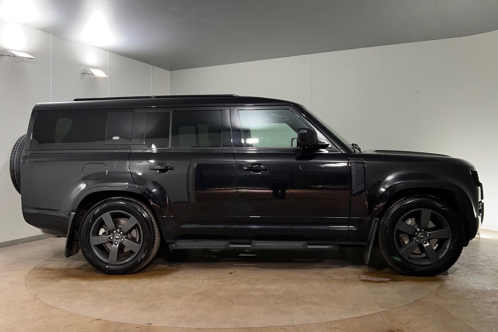 Land Rover Defender 130 D300 X-dynamic Hse Black #5