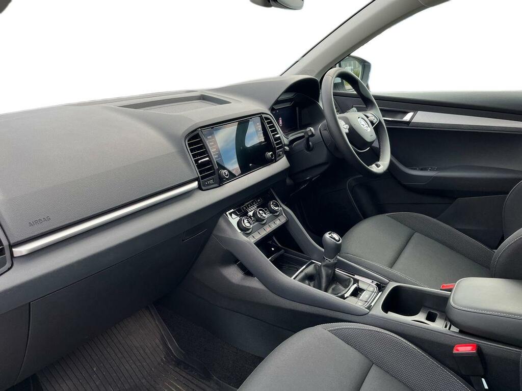 Skoda Karoq 1.5 Tsi Se Drive White #2