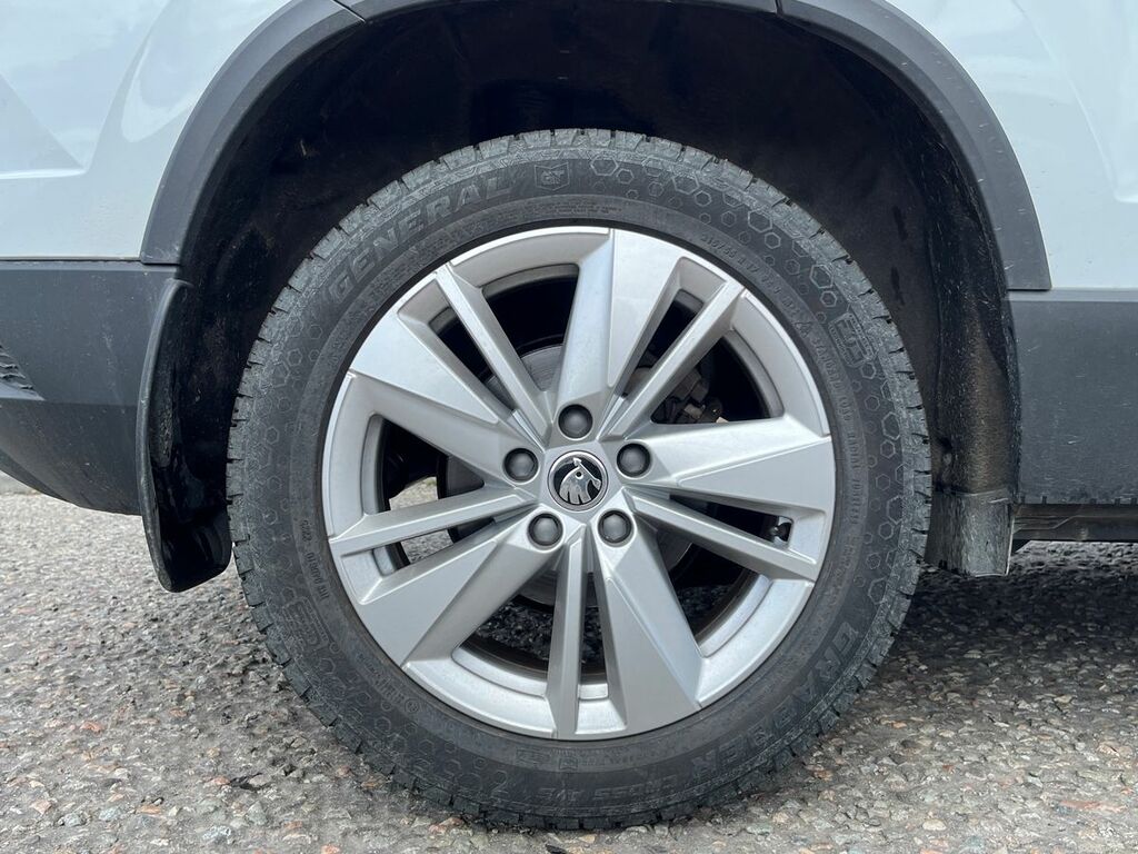 Skoda Karoq 1.5 Tsi Se Drive White #5