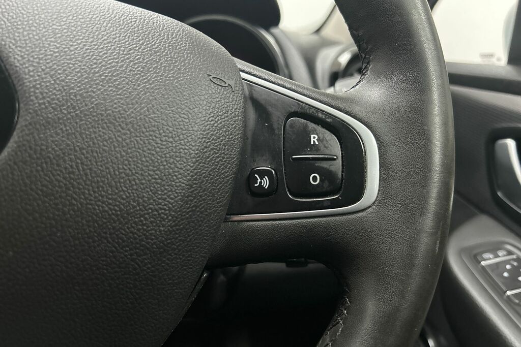 Renault Clio Iconic Dci White #9