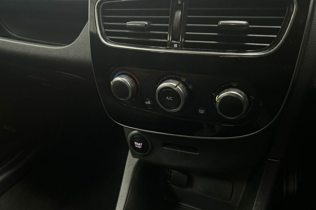 Renault Clio Iconic Dci White #18
