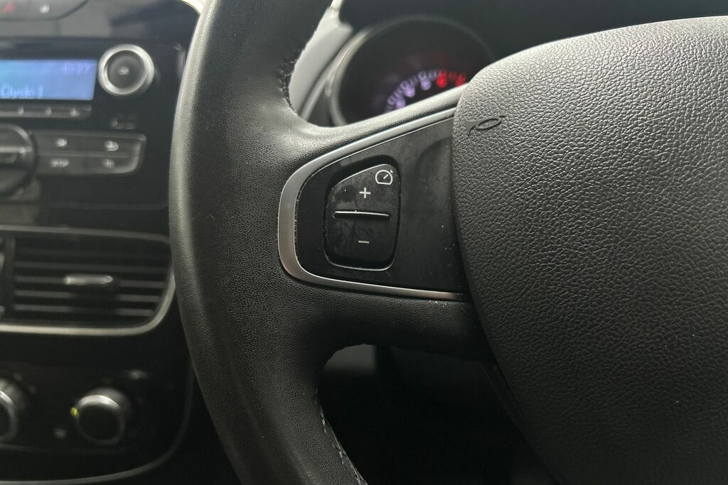 Renault Clio Iconic Dci White #8