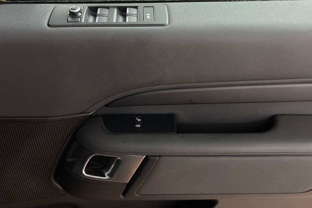 Land Rover Discovery Automatic Black #25