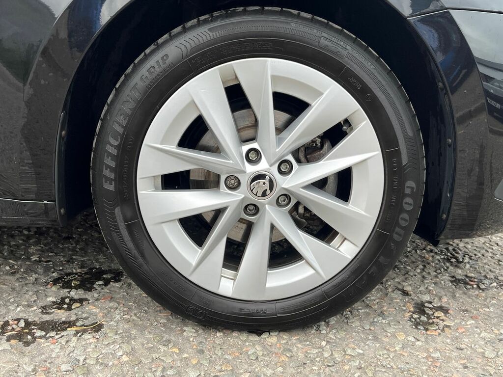 Skoda Octavia 2.0 Tdi 150 Se L Dsg Black #5
