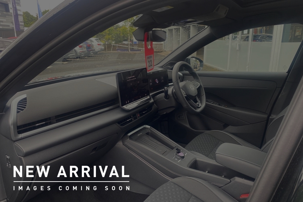 Volkswagen T-Roc 1.5 Etsi 150 R-line Dsg Black #2
