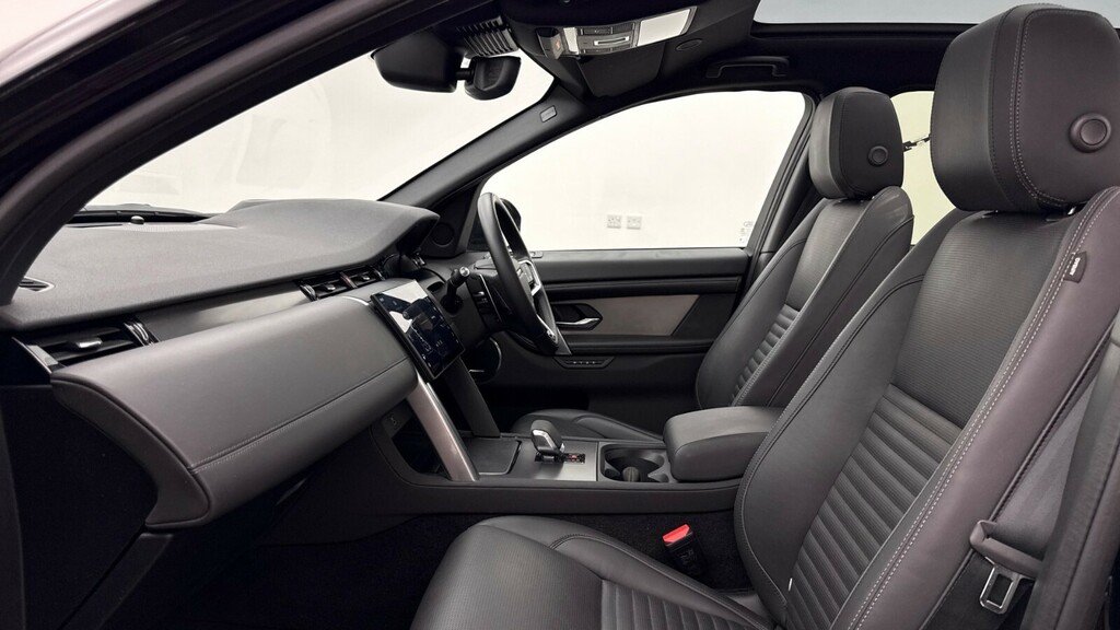 Land Rover Discovery Sport P270e Dynamic Hse Black #5