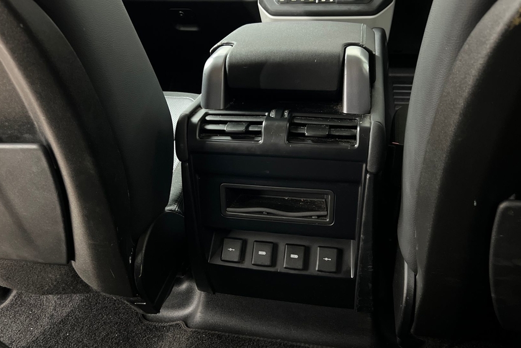 Land Rover Defender 110 First Edition  #18