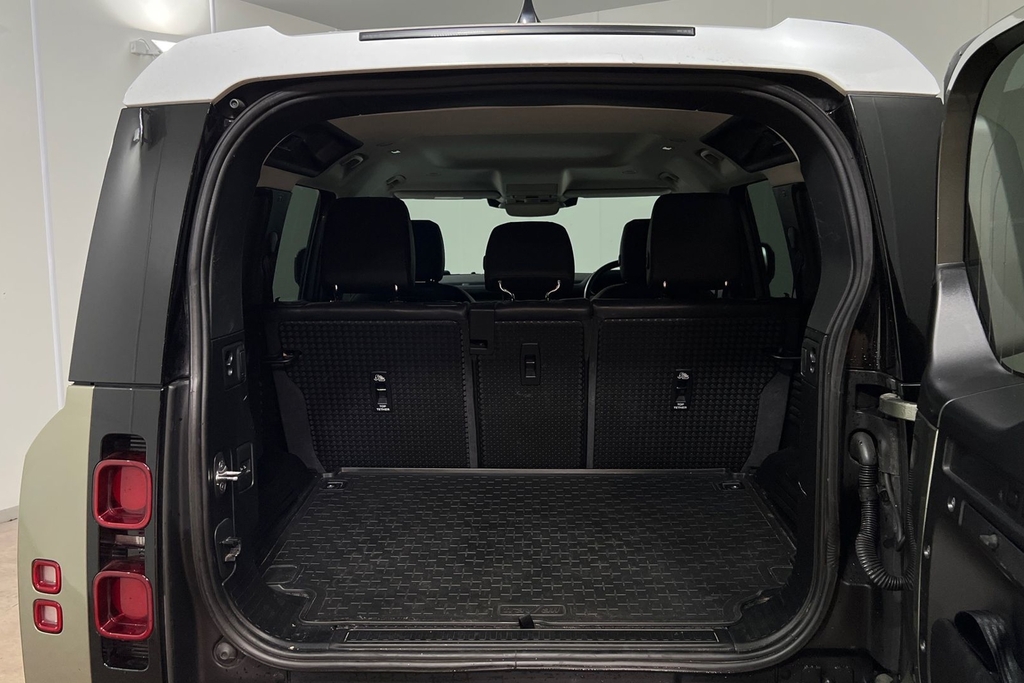Land Rover Defender 110 First Edition  #10