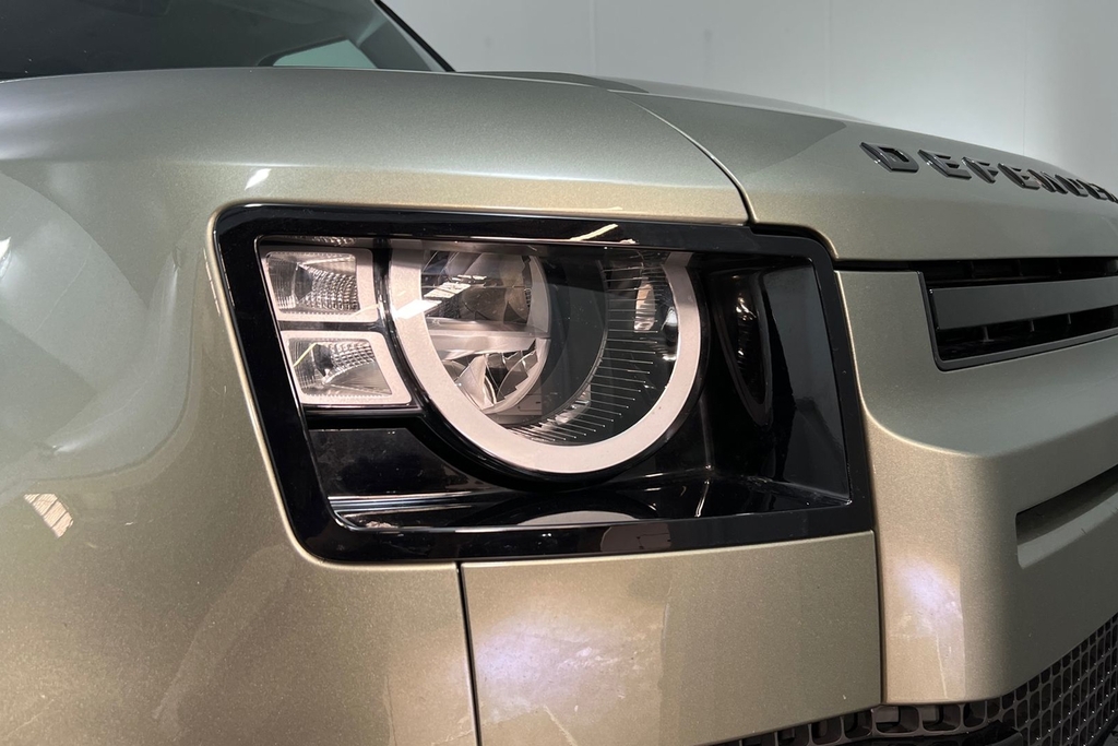 Land Rover Defender 110 First Edition  #17