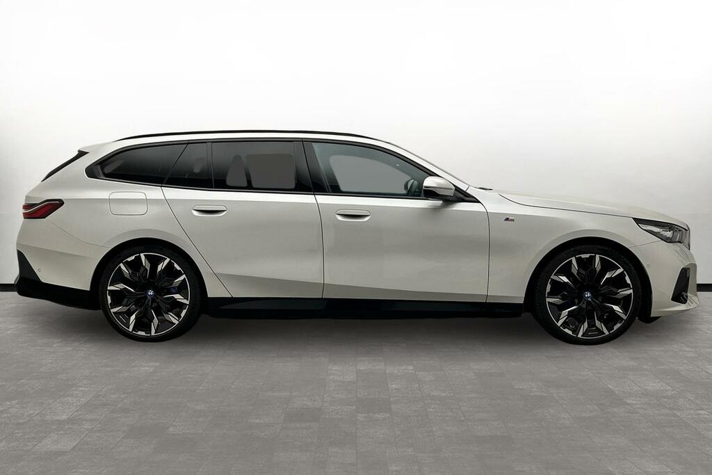 BMW i5 G60 Edrive40 M Sport Saloon Grey #3