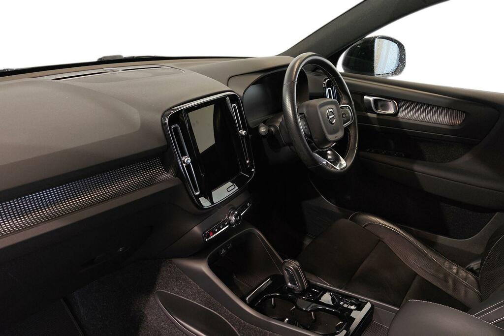 Volvo XC40 1.5 T4 Recharge Phev R Design Silver #2