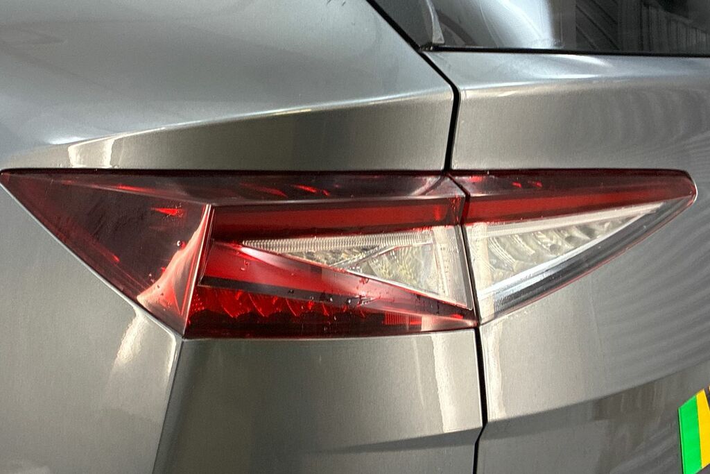Skoda ENYAQ 80 Silver #19