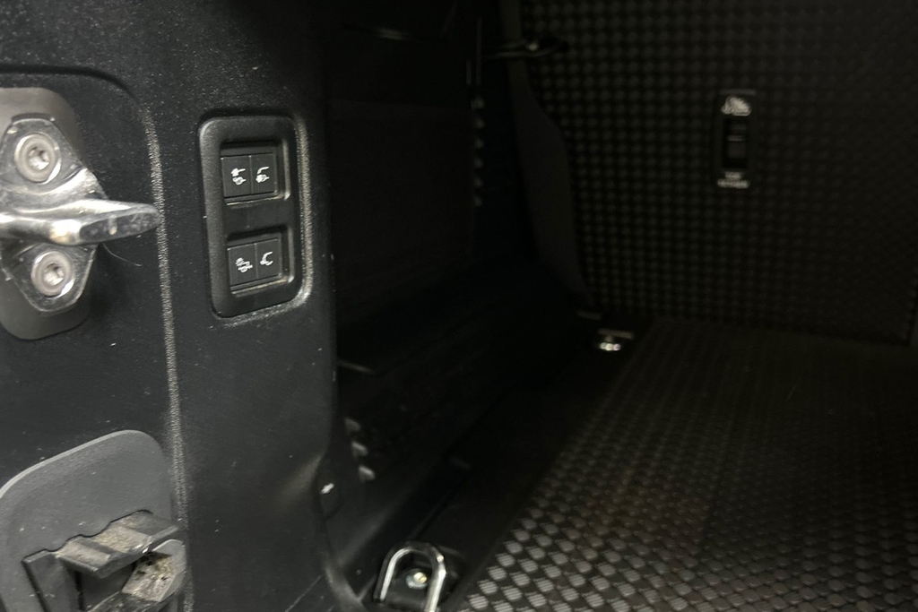 Land Rover Defender 110 X-dynamic Se Black #26