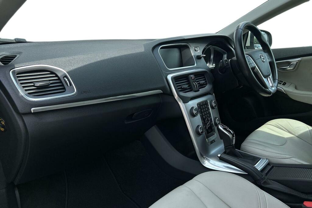 Volvo V40 T3 Inscription #2