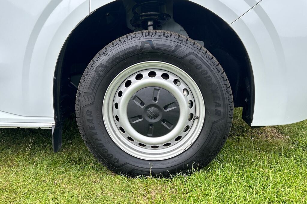 Volkswagen E-Transporter 100Kw 65Kwh Commerce Plus Van White #5