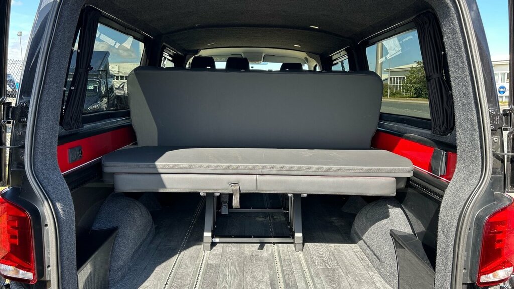 Volkswagen Transporter 2.0 Tdi 150 Highline Van Dsg Black #14
