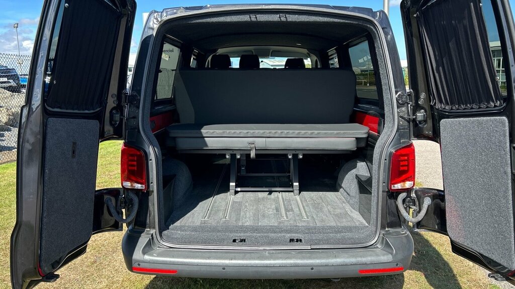Volkswagen Transporter 2.0 Tdi 150 Highline Van Dsg Black #13