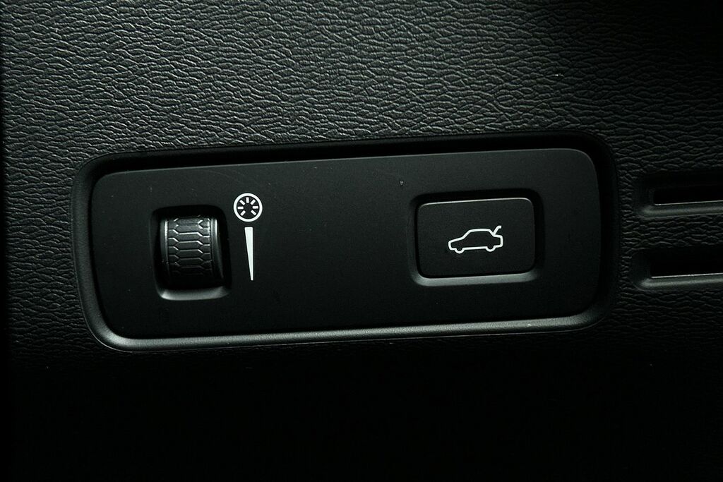 Volvo XC40  Black #24