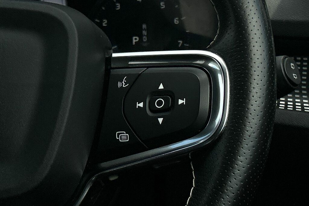 Volvo XC40  Black #12