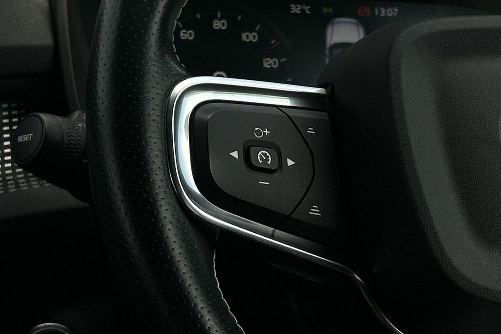 Volvo XC40  Black #11