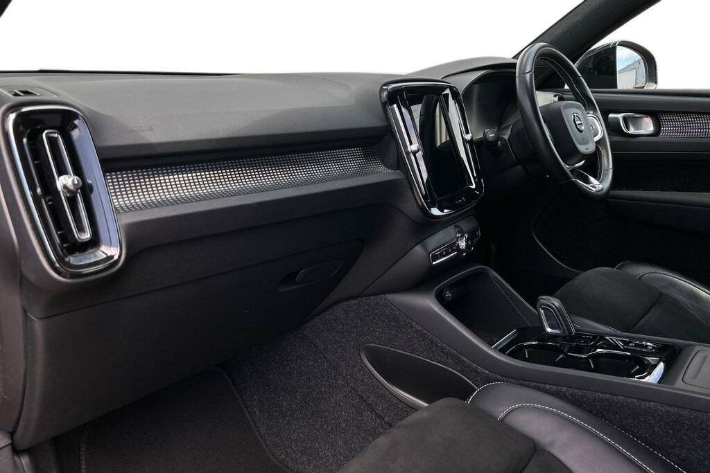 Volvo XC40  Black #2