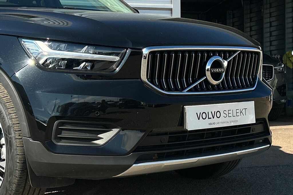 Volvo XC40 R-design, T3 Red #31