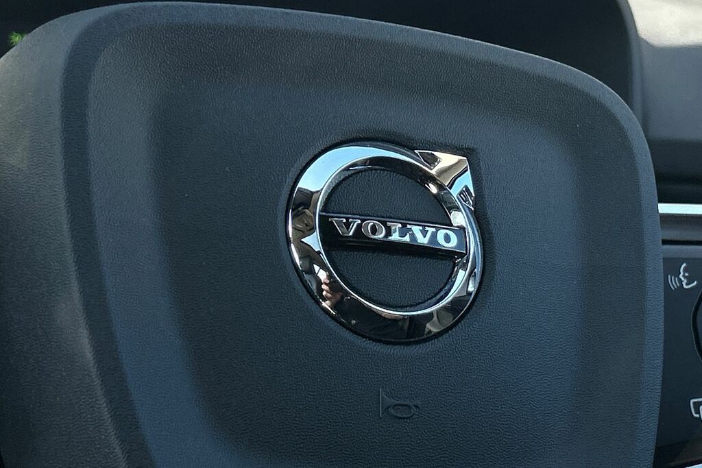 Volvo XC40 R-design, T3 Red #26