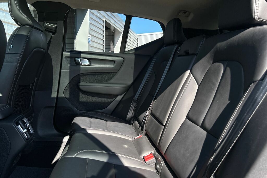Volvo XC40 R-design, T3 Red #17