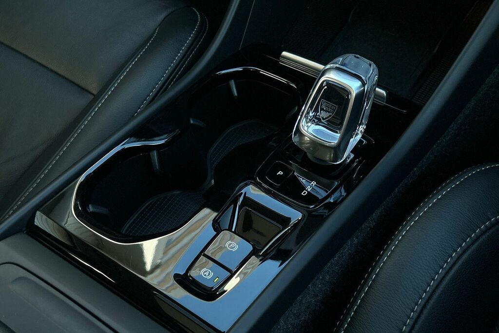 Volvo XC40 R-design, T3 Red #13