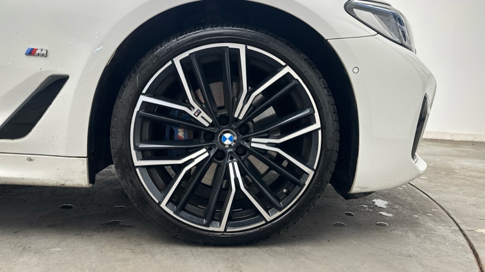BMW 5 Series Saloon Blue #14