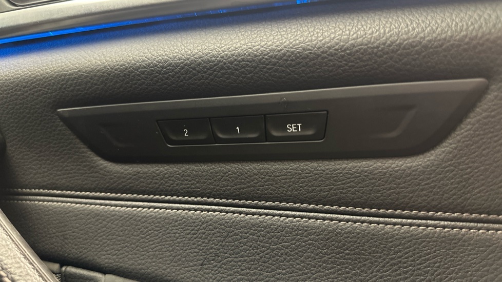 BMW 5 Series Saloon Blue #27