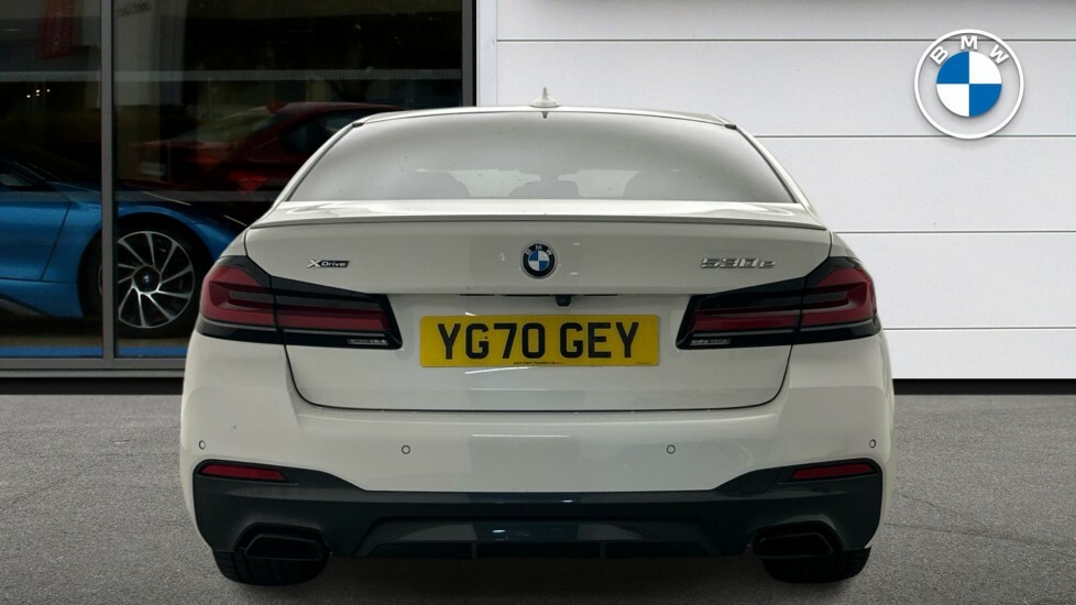 BMW 5 Series Saloon Blue #15