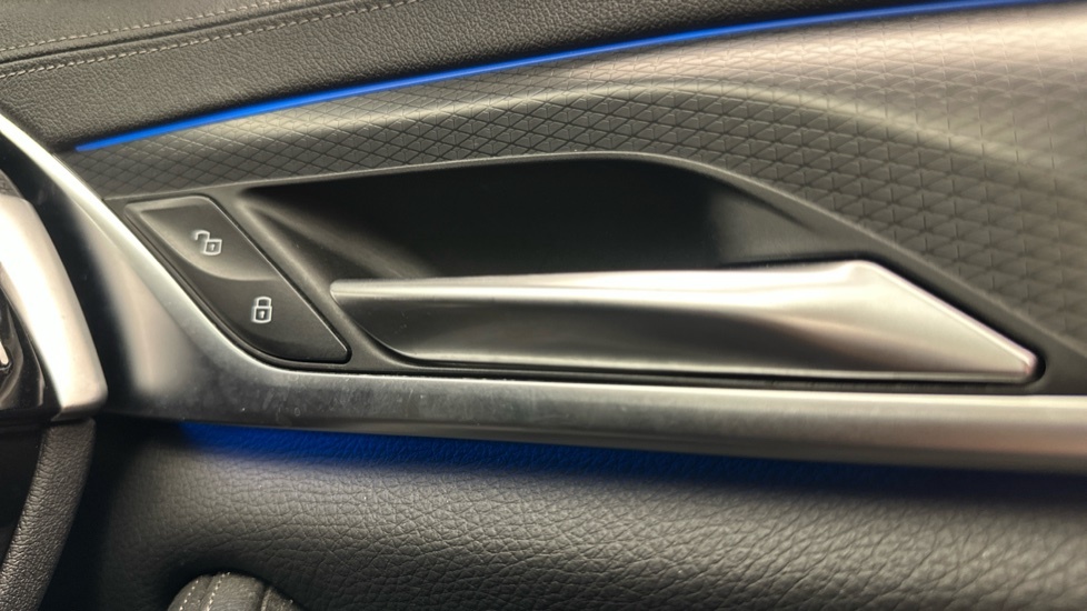 BMW 5 Series Saloon Blue #26