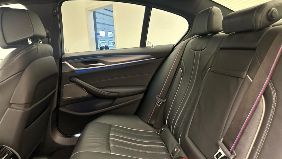 BMW 5 Series Saloon Blue #12