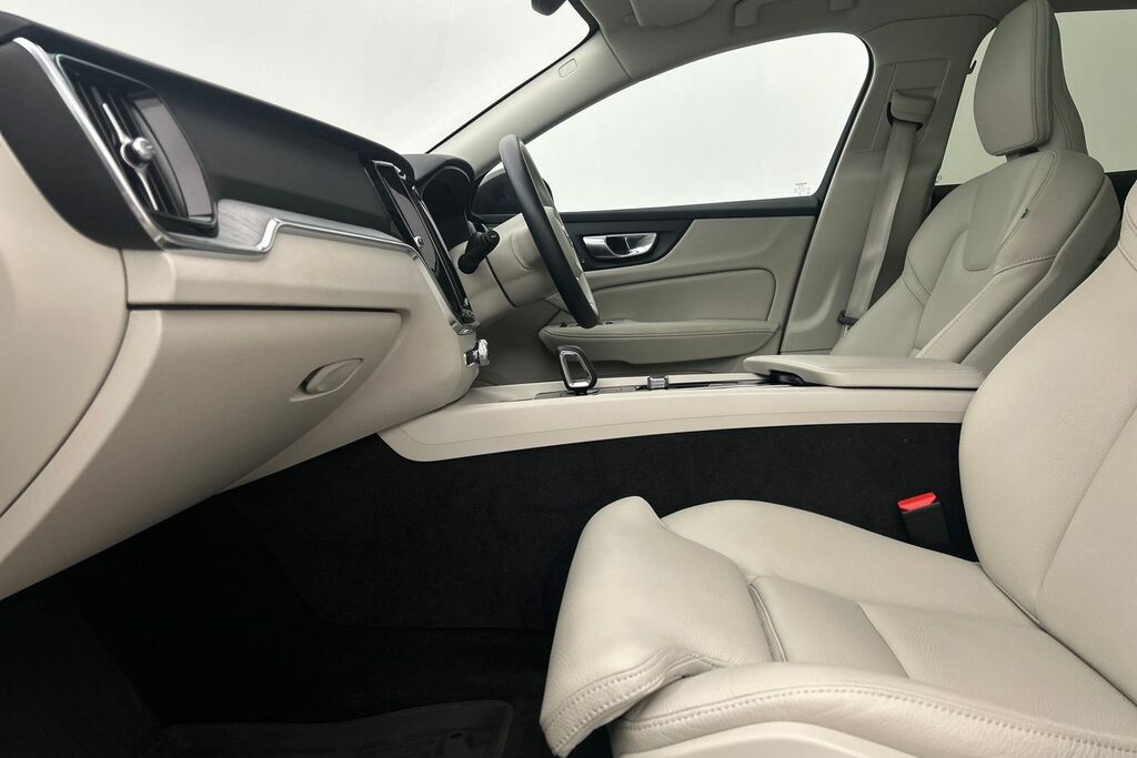 Volvo V60 V60 Core B3 Mhev Black #22