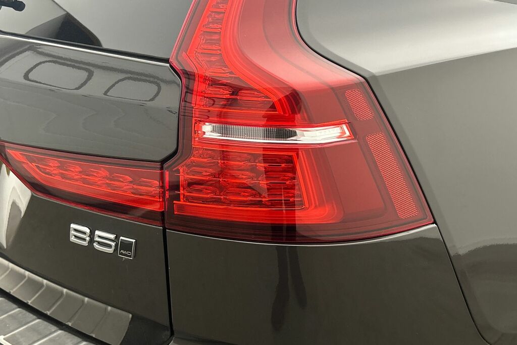 Volvo V60 V60 Core B3 Mhev Black #26