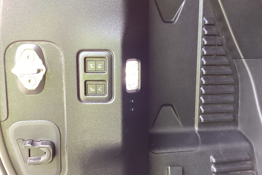 Land Rover Defender 4.4 P635 Octa  #26