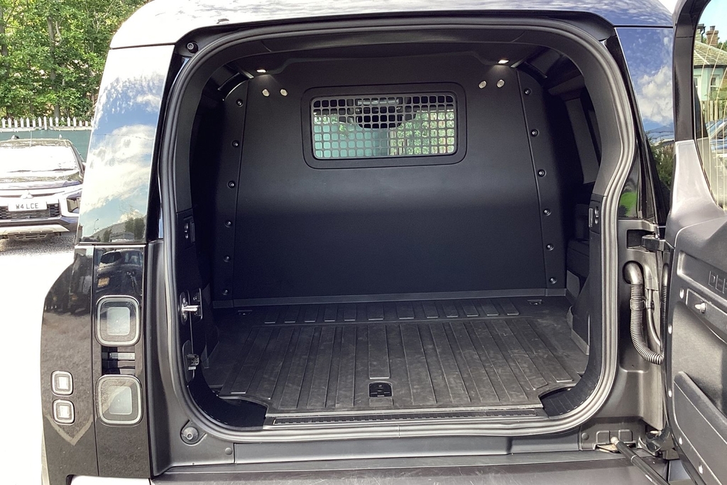 Land Rover Defender 4.4 P635 Octa  #10