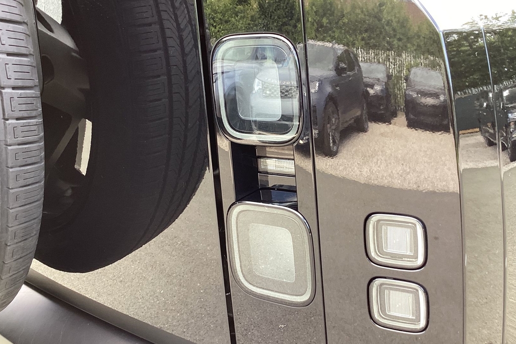 Land Rover Defender 4.4 P635 Octa  #19