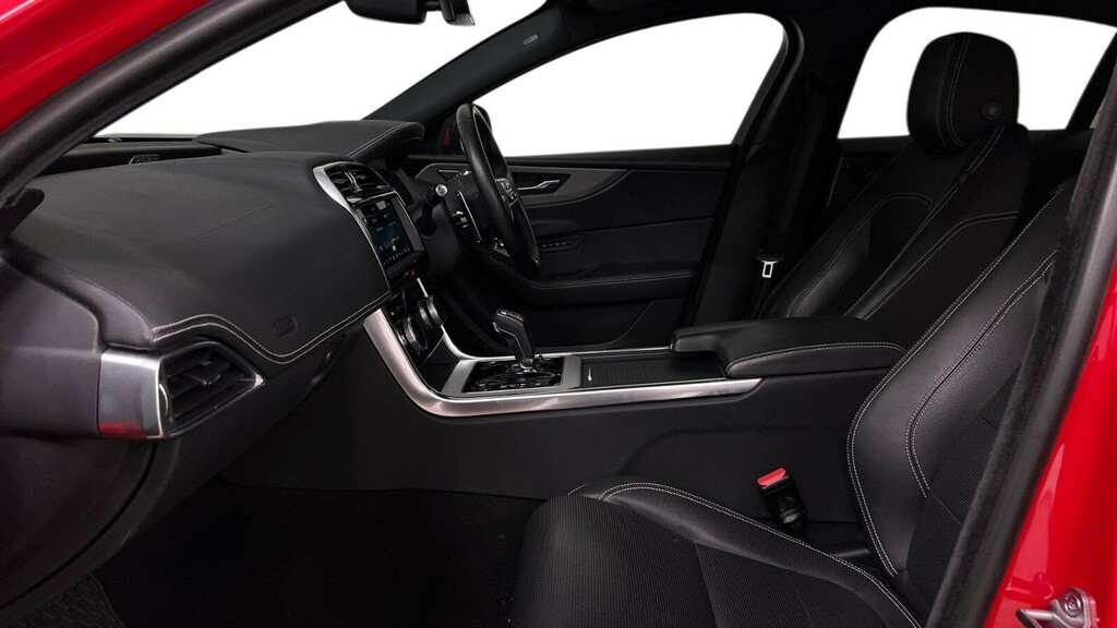 Jaguar XE P300 R-dynamic Hse Awd Red #3