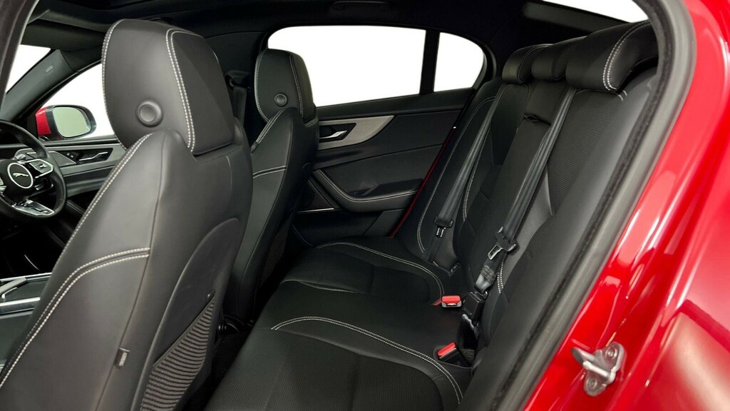 Jaguar XE P300 R-dynamic Hse Awd Red #4