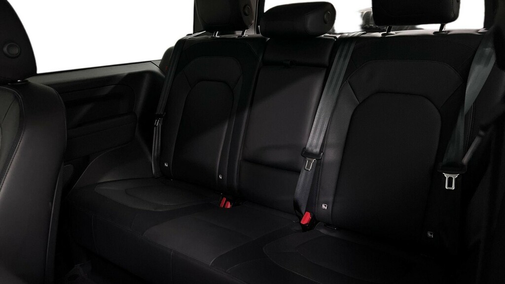 Land Rover Defender 90 D250 X-dynamic Se Black #4