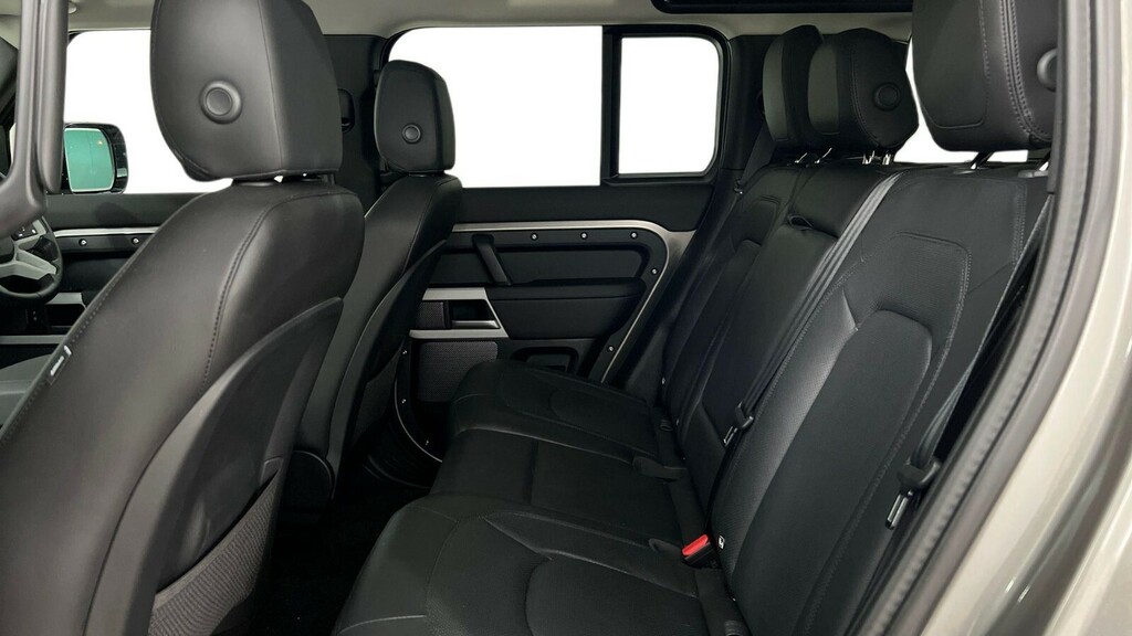 Land Rover Defender 110 D250 Xs Edition Silver #4